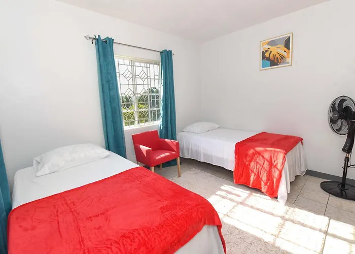 Comfy Seaview 2 Bedroom Apartment, Montego Bay, Ac, Apartment