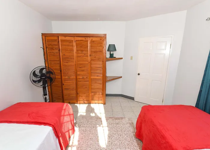 Comfy Seaview 2 Bedroom Apartment, Montego Bay, Ac, *