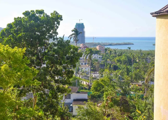 Apartment Comfy Seaview 2 Bedroom Apartment, Montego Bay, Ac,